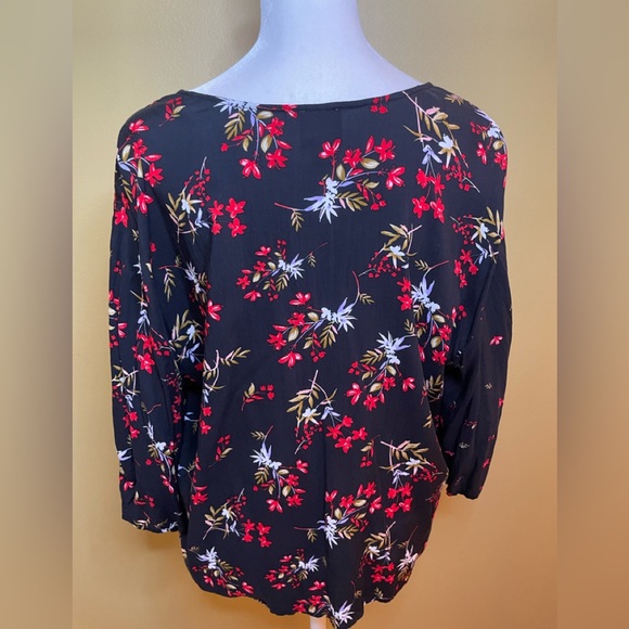 Black Floral Toe Front Blouse - L - Picture 6 of 10